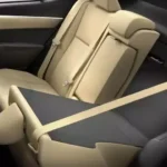 المقاعد الخلفية قابلة للطي