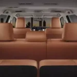 مقاعد قماش أو جلد