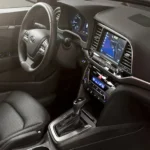 شاشة وسطية وبلوتوث