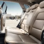 مقاعد من القماش أو الجلد