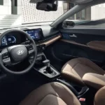 مقاعد قماش أو جلد