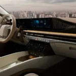 شاشة وسطية كبيرة