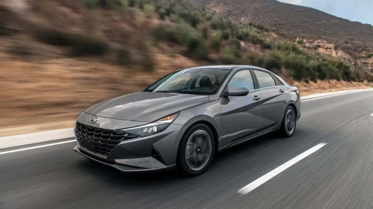 Hyundai Elantra HEV 2023
