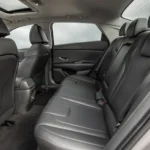 مقاعد جلد أو قماش