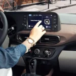 شاشة وسطية للترفيه