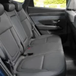 مقاعد قماش أو جلد