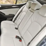 مقاعد من الجلد