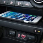 شاحن للهاتف ومنفذ AUX