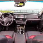 مقاعد قماش أو جلد