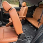 مقاعد من الجلد