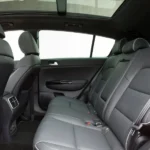 مقاعد جلد أو قماش