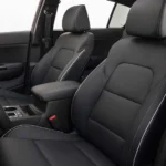 مقاعد قماش أو جلد