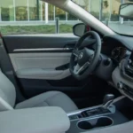 داخلية من القماش أو الجلد