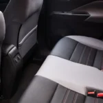 مقاعد قماش وجلد