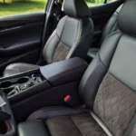 مقاعد من الجلد