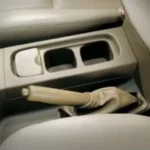 مساحة تخزين بين المقاعد