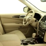 مقاعد من القماش أو الجلد