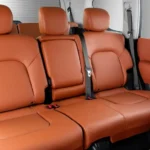 مقاعد من الجلد