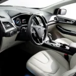 مقاعد جلد أو قماش