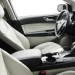 مقاعد قماش أو جلد