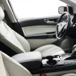 مقاعد قماش أو جلد