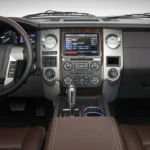 السيارة من الداخل