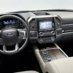 السيارة من الداخل