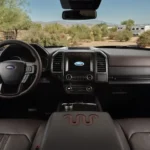 السيارة من الداخل