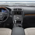 مقاعد قماش أو جلد