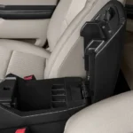 مساحة تخزين بين المقاعد