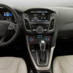 السيارة من الداخل