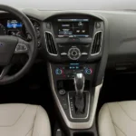 السيارة من الداخل