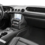 السيارة من الداخل