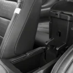 مساحة تخزين بين المقاعد