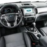 السيارة من الداخل