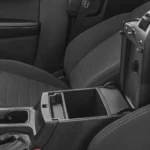 مساحة تخزين بين المقاعد