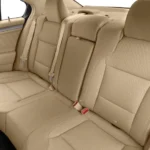 المقاعد الخلفية مع مسند وسطي