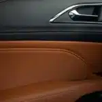 باب السائق بتطعيمات جلد