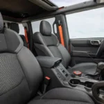 مقاعد من الجلد