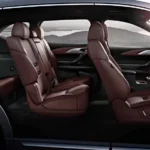 7 مقاعد ومقاعد في الصف الثالث