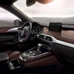 السيارة من الداخل