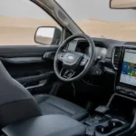 تجهيزات السيارة من الداخل