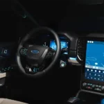 السيارة من الداخل