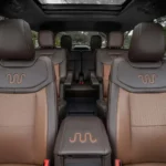 السيارة من الداخل