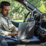 السيارة من الداخل