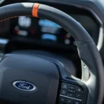 تحكم من عجلة القيادة