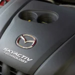 محرك السيارة 1.6 أو 2.0 لتر