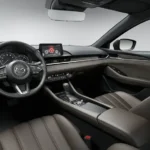 السيارة من الداخل