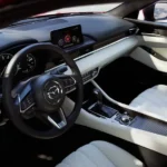 شاشة ترفيه وتحكم من المقود