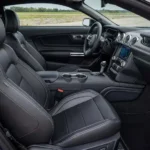 السيارة من الداخل